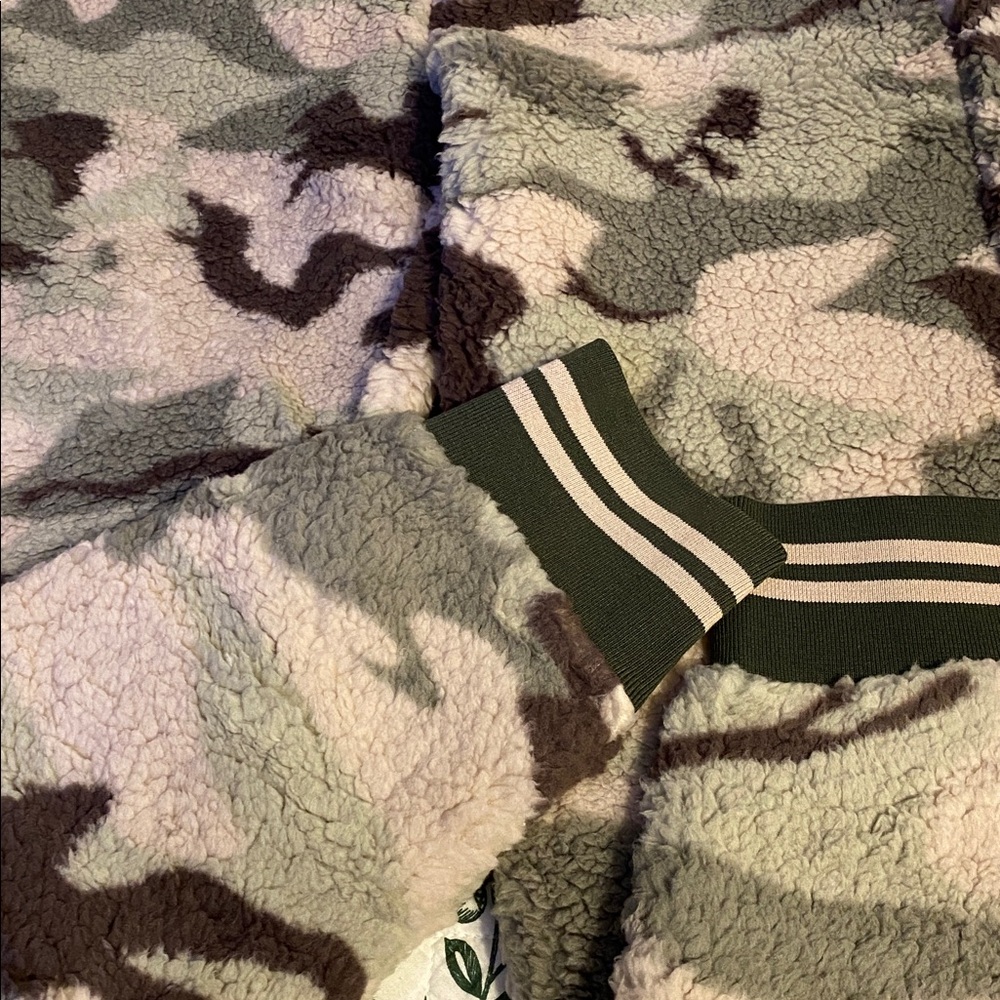 Camo Print Fleece Joggers with Striped Waistband, warm and soft. Thick fabric - Picture 5 of 7
